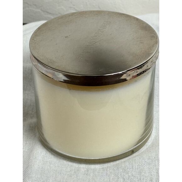 Bath & Body Works FROSTED
CRANBERRY w/ essential oils 3
Wick Jar Candle 14.5 oz - Picture 2 of 7